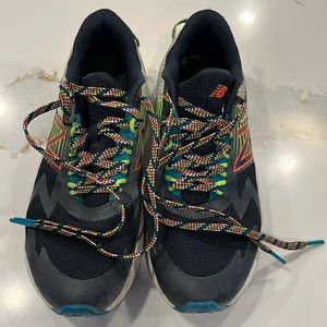 EUC New Balance sneakers size 4 big kids